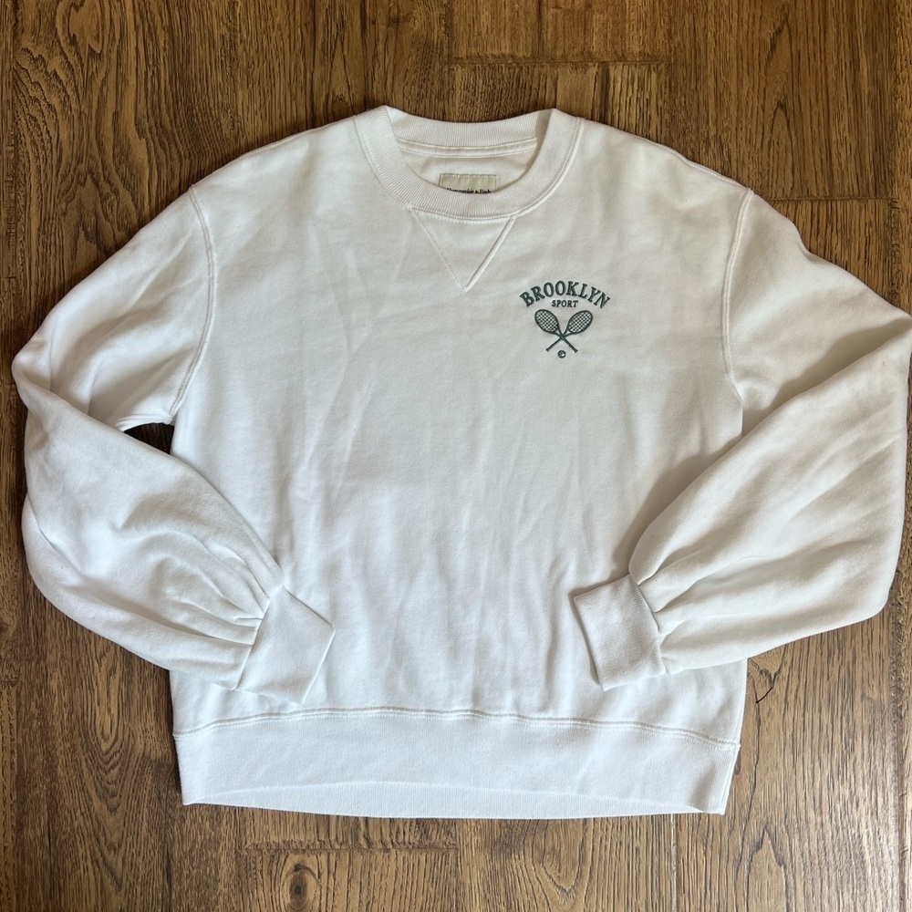 NWOT White Abercrombie Brooklyn Sport Tennis Club Crewneck‎ XS